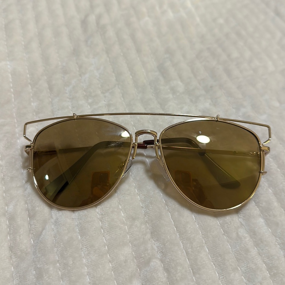 ⭐️Gold sunglasses